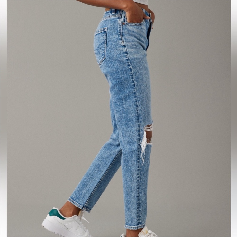 American Eagle Outfitters Light Blue Ripped High Rise Jeans - Picture 3 of 6